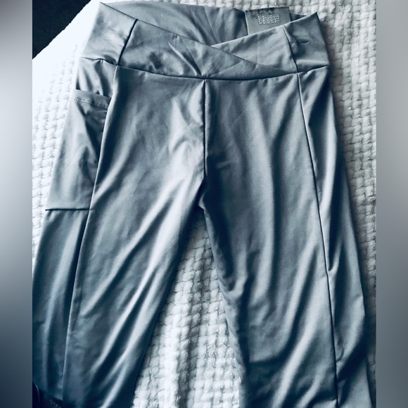 Series Fitness grey leggings M
 BNWT - Picture 2 of 3